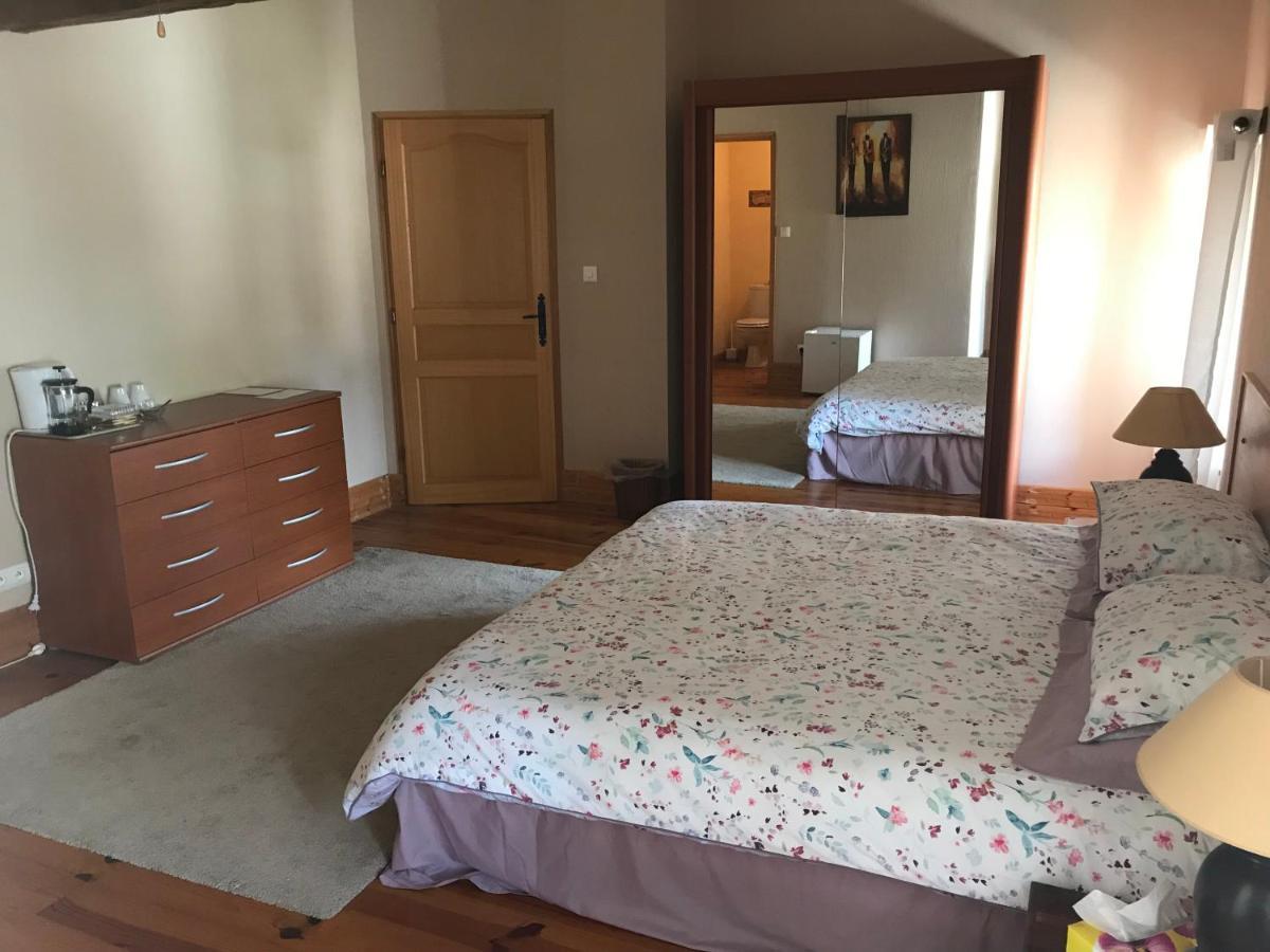 Aujac  Les Cygnes Noirs B&B 외부 사진