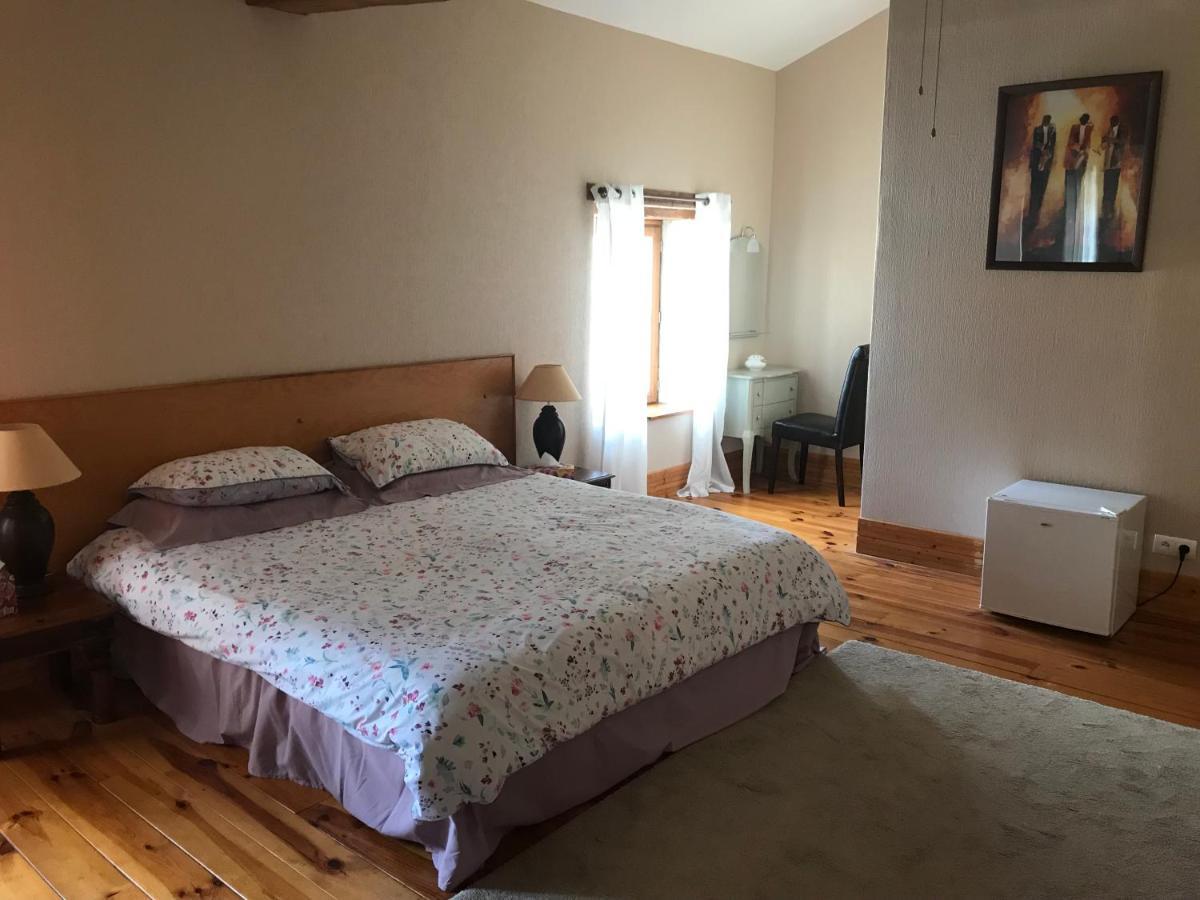 Aujac  Les Cygnes Noirs B&B 외부 사진