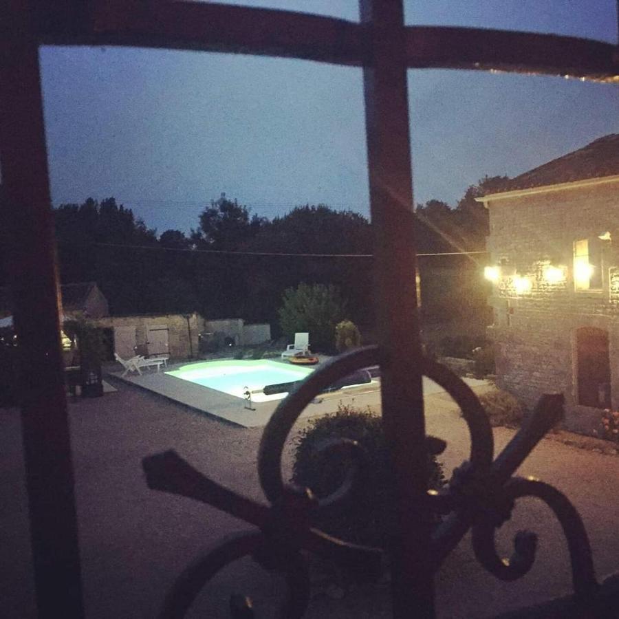 Aujac  Les Cygnes Noirs B&B 외부 사진