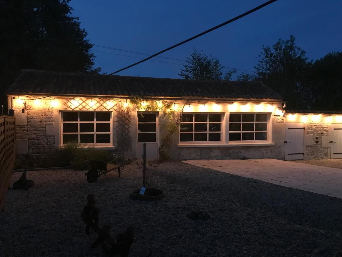 Aujac  Les Cygnes Noirs B&B 외부 사진